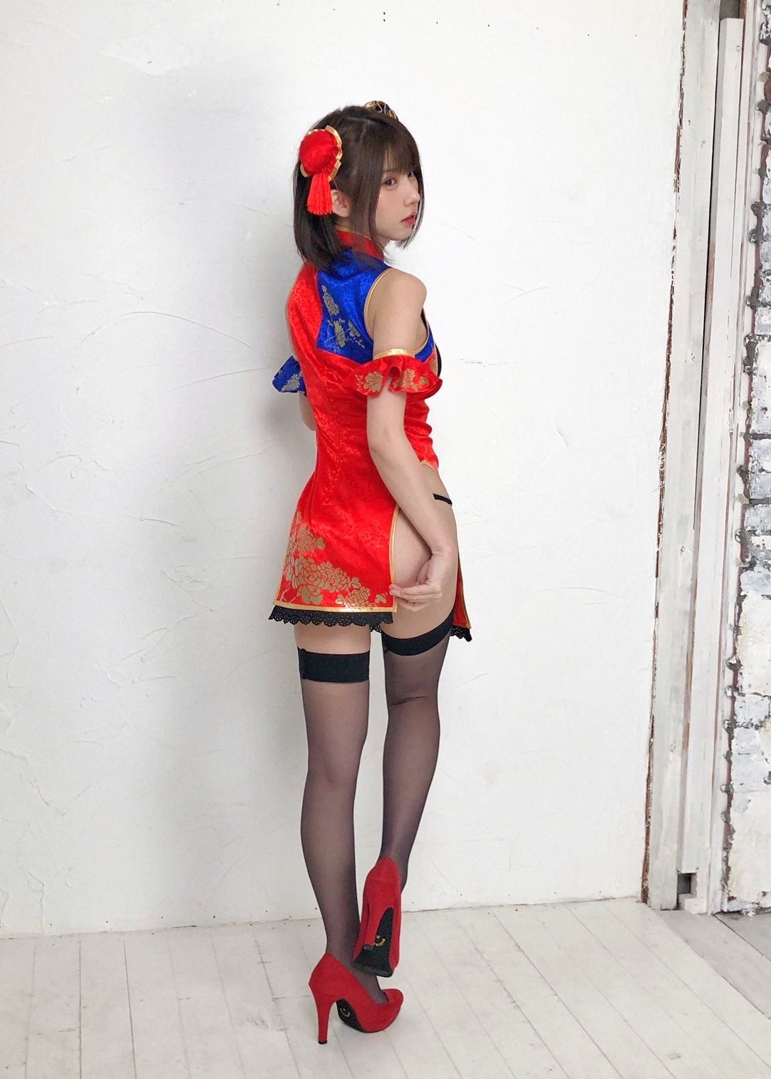 えなこ、大胆スリットのミニチャイナドレスで美ヒップチラリ「スタイル抜群」「見惚れる」と反響