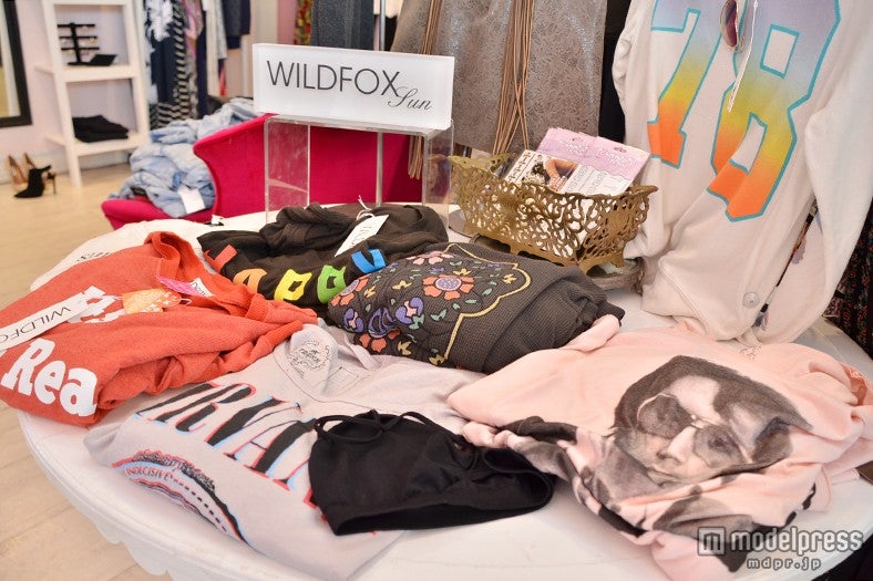 いろいろなファッションに合わせやすいなシャツ＄44～