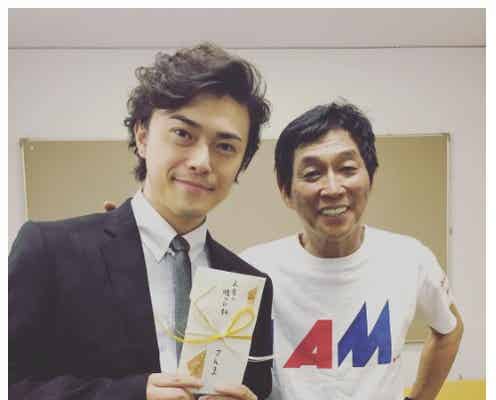 勝地涼、明石家さんまの“粋な祝福”に感謝 まさかのTシャツにも注目集まる