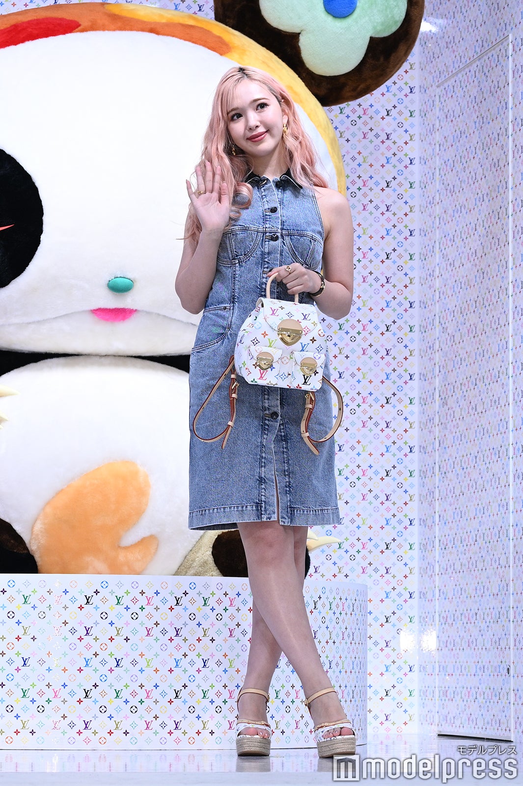 藤田ニコル、デニムワンピで美肩＆美脚披露 2025年は「あえて