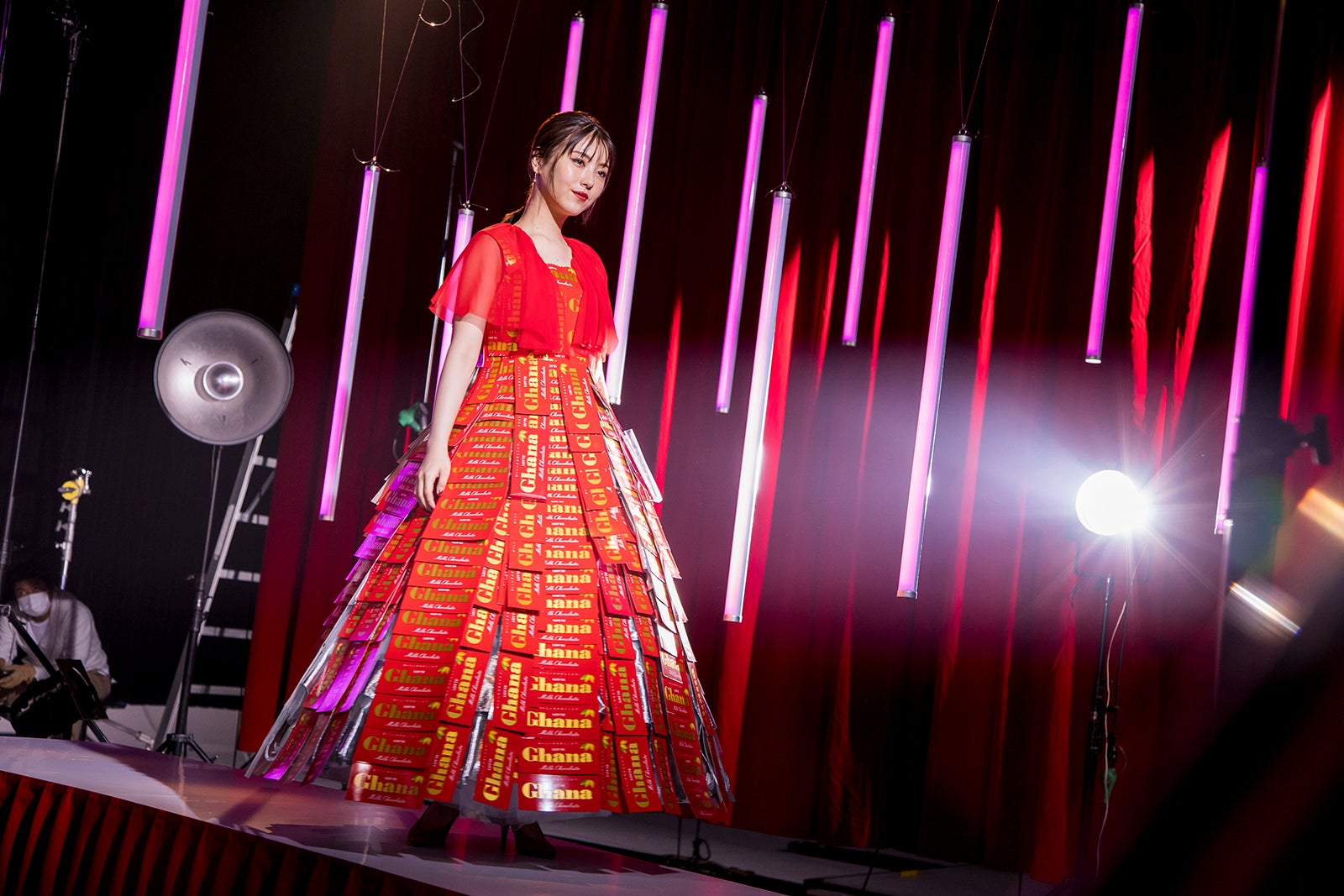 浜辺美波／新WEB動画メイキングより（提供写真）