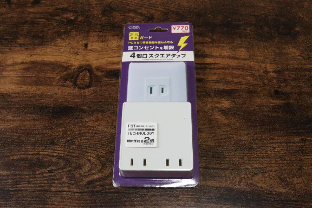 ダイソー 4個口スクエアタップ ダイソーの4個口スクエアタップのパッケージ