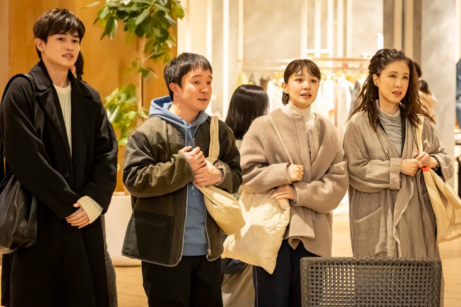 （左から）西垣匠、濱田岳、奈緒、筒井真理子「春になったら」第8話より（C）カンテレ