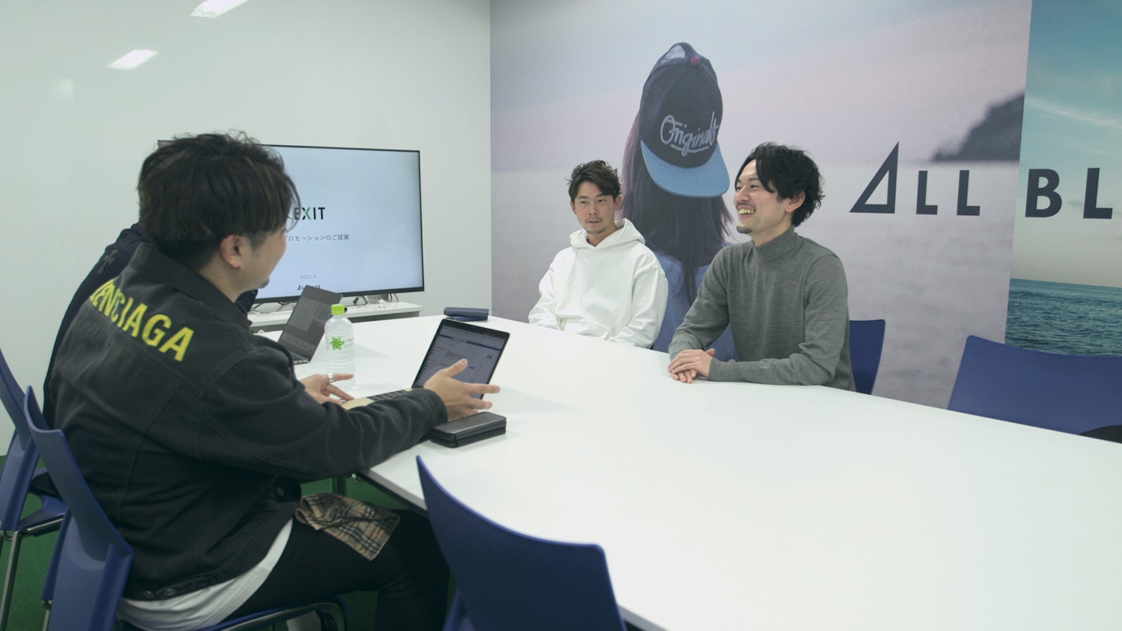 俊幸の仕事中シーン「TERRACE HOUSE TOKYO 2019-2020」36th WEEK（C）フジテレビ／イースト・エンタテインメント