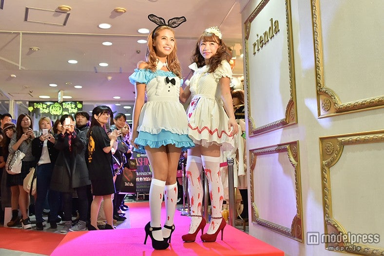 （左より）峯村優衣、三浦あくり