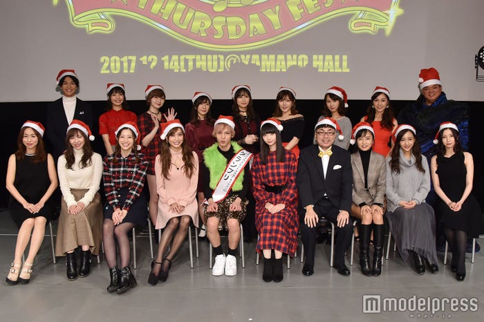 (前列左から)大堀恵、河西智美、足立梨花、大島麻衣、定岡ゆう歩、荻野由佳、イジリー岡田、小島瑠璃子、板野友美、入来茉里(後列左から)上田堪大、山根千佳、岩田華怜、石田晴香、佐藤すみれ、宮崎美穂、永島聖羅、石田安奈、岡本知高(C)モデルプレス