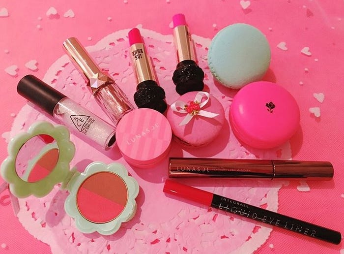 ピンクメイク:明日花キララ私物使用コスメ(提供画像)