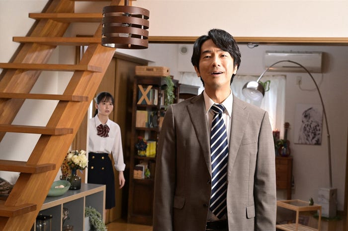 飯沼愛、眞島秀和 (C)「パパとムスメの7日間」製作委員会