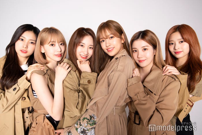 (左から)カン・ヘウォン、宮脇咲良、イ・チェヨン、アン・ユジン、クォン・ウンビ、キム・ミンジュ (C)モデルプレス