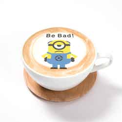 BE BAD!カフェラテ¥790(税抜)(C)Universal Studios.