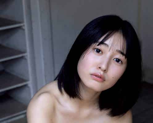 「美少女図鑑アワード2023」白濱美兎、ふんわり美バスト披露