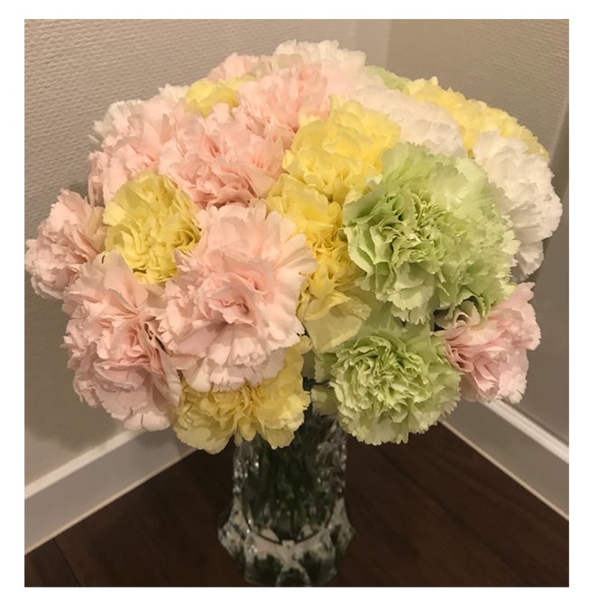 偲ぶ会での献花／小林麻耶オフィシャルブログ（Ameba）より