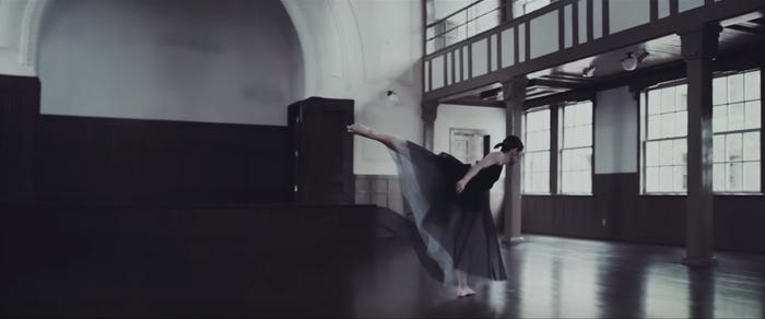 コンテンポラリーダンスを踊る木下ココ(画像提供:所属事務所)