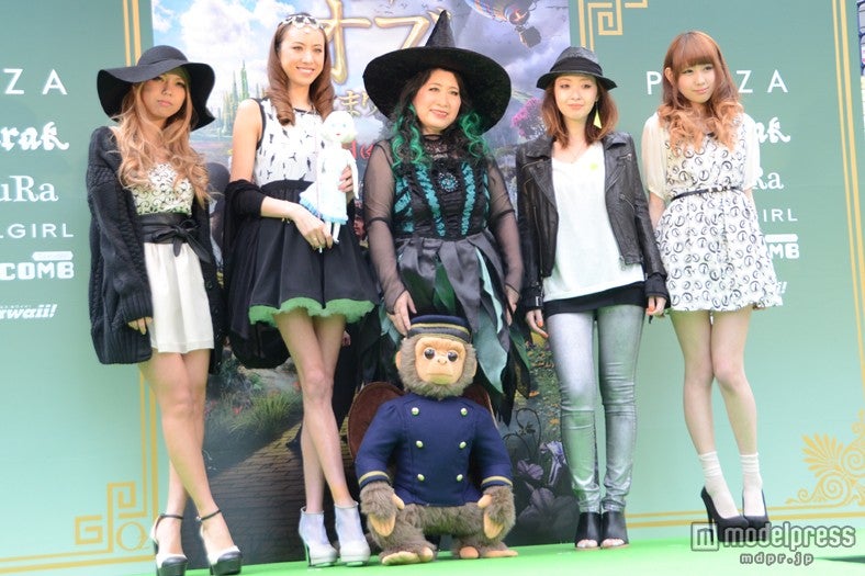 （中左から）道端アンジェリカ、あき竹城