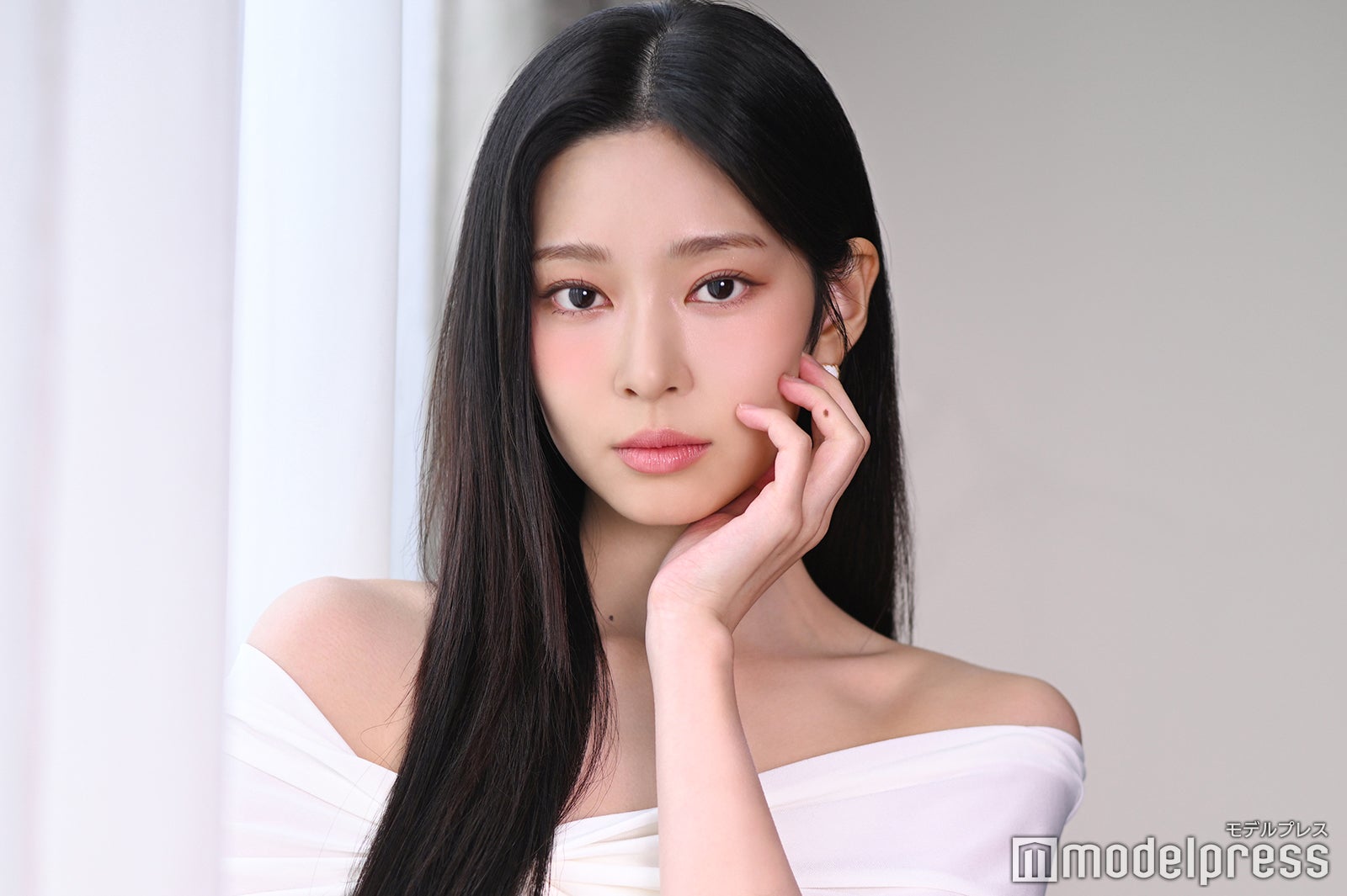 キム・ミンジュ、IZ*ONE解散後は「孤独を感じることもありました」矢吹