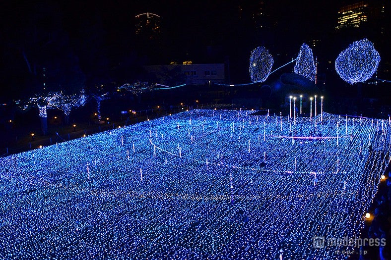 東京ミッドタウンで“宇宙旅行”気分のイルミを体験してみた