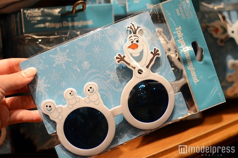 ファッション用グラス￥2000（C）モデルプレス