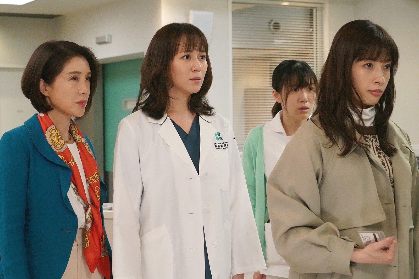 筒井真理子、比嘉愛未、呉城久美、明日海りお （C）日本テレビ