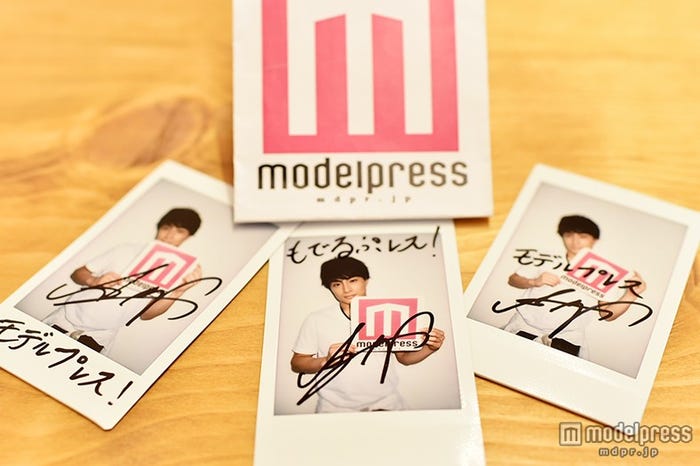 直筆サイン入りチェキ