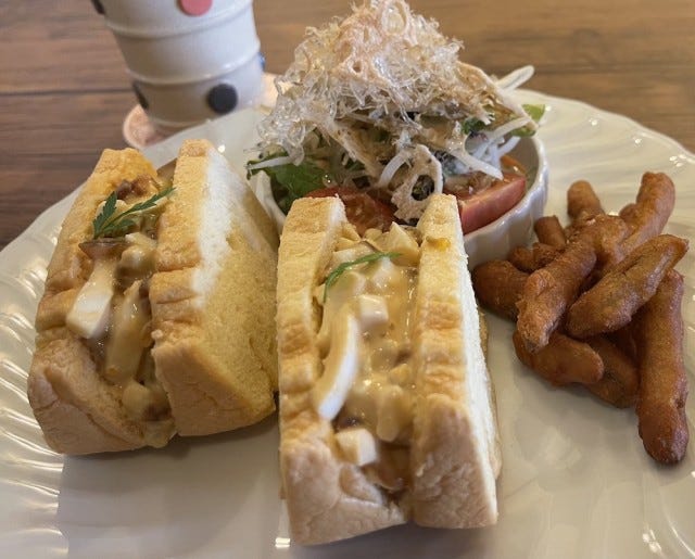 発掘しながら食べる!?