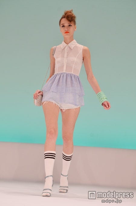 「phebely (フィービリー)」