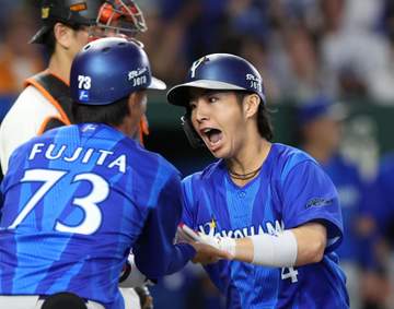 DeNAがファイナルS進出王手！度会隆起が値千金の決勝弾 マルティネスを一振りで攻略 東克樹7回1失点の好投に一発攻勢で応える