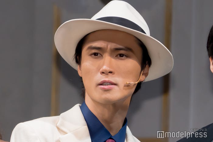 ぶっ飛び方を研究した橋本良亮(C)モデルプレス