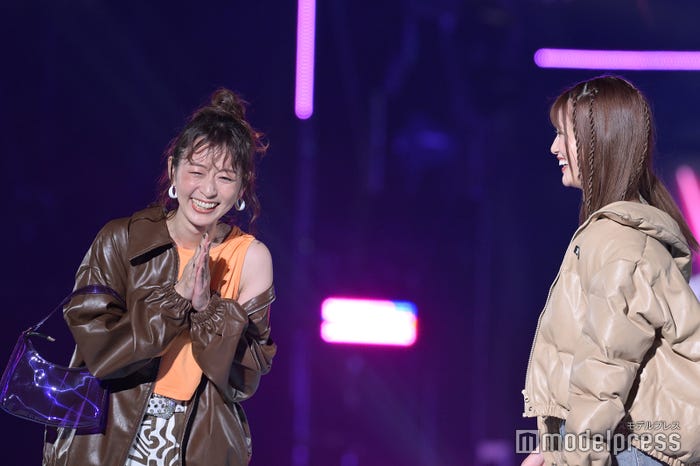 伊藤舞アナウンサー、生見愛瑠 (C)モデルプレス