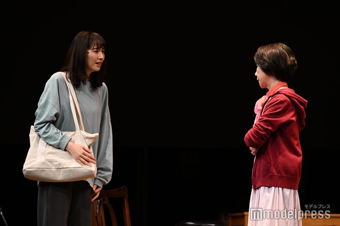 長澤まさみ、伊藤蘭「Bunkamura Production 2025『おどる夫婦』」ゲネプロより(C)モデルプレス