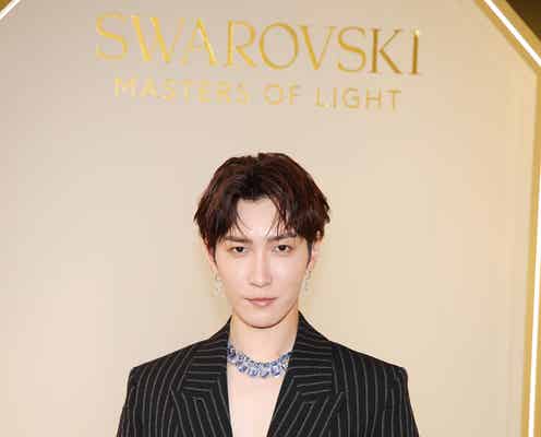 Snow Man渡辺翔太、ミラノで「スワロフスキー」レセプション参加 胸元に大ぶりジュエリーまとう【SWAROVSKI - MASTERS OF LIGHT】