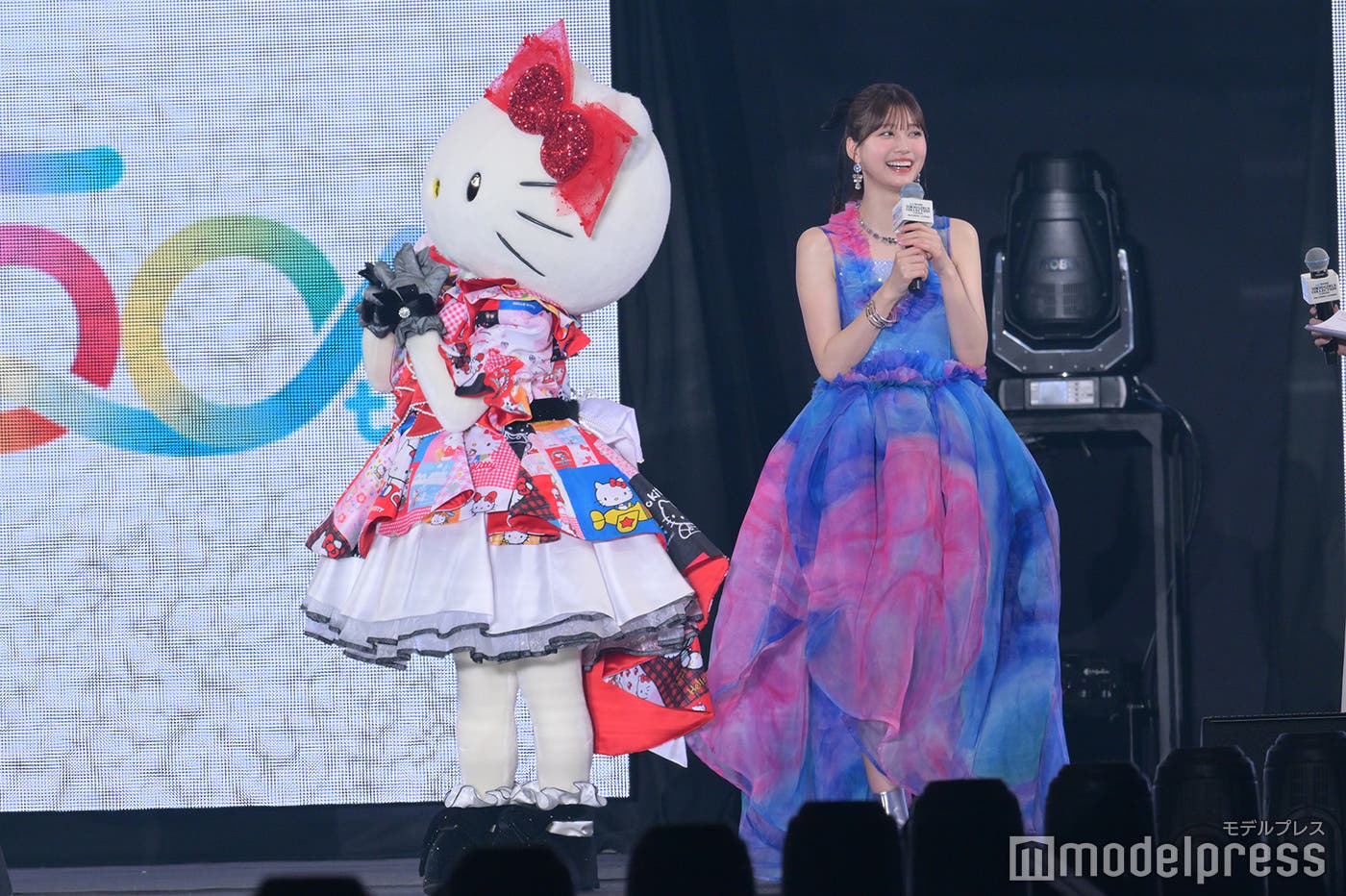 ハローキティがお誕生日をお祝い(C)モデルプレス