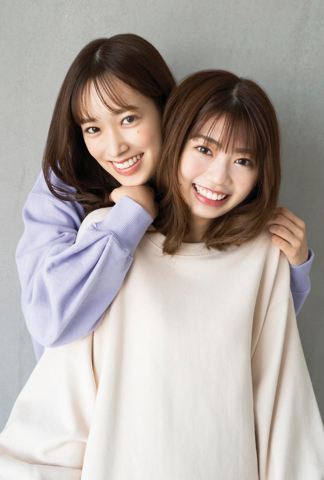 佐々木久美、高本彩花（画像提供：白夜書房）