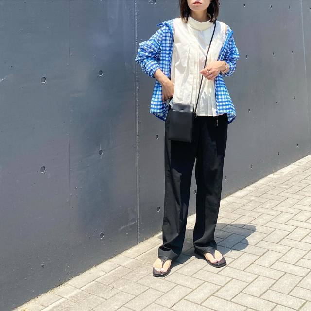 タックブラウス
