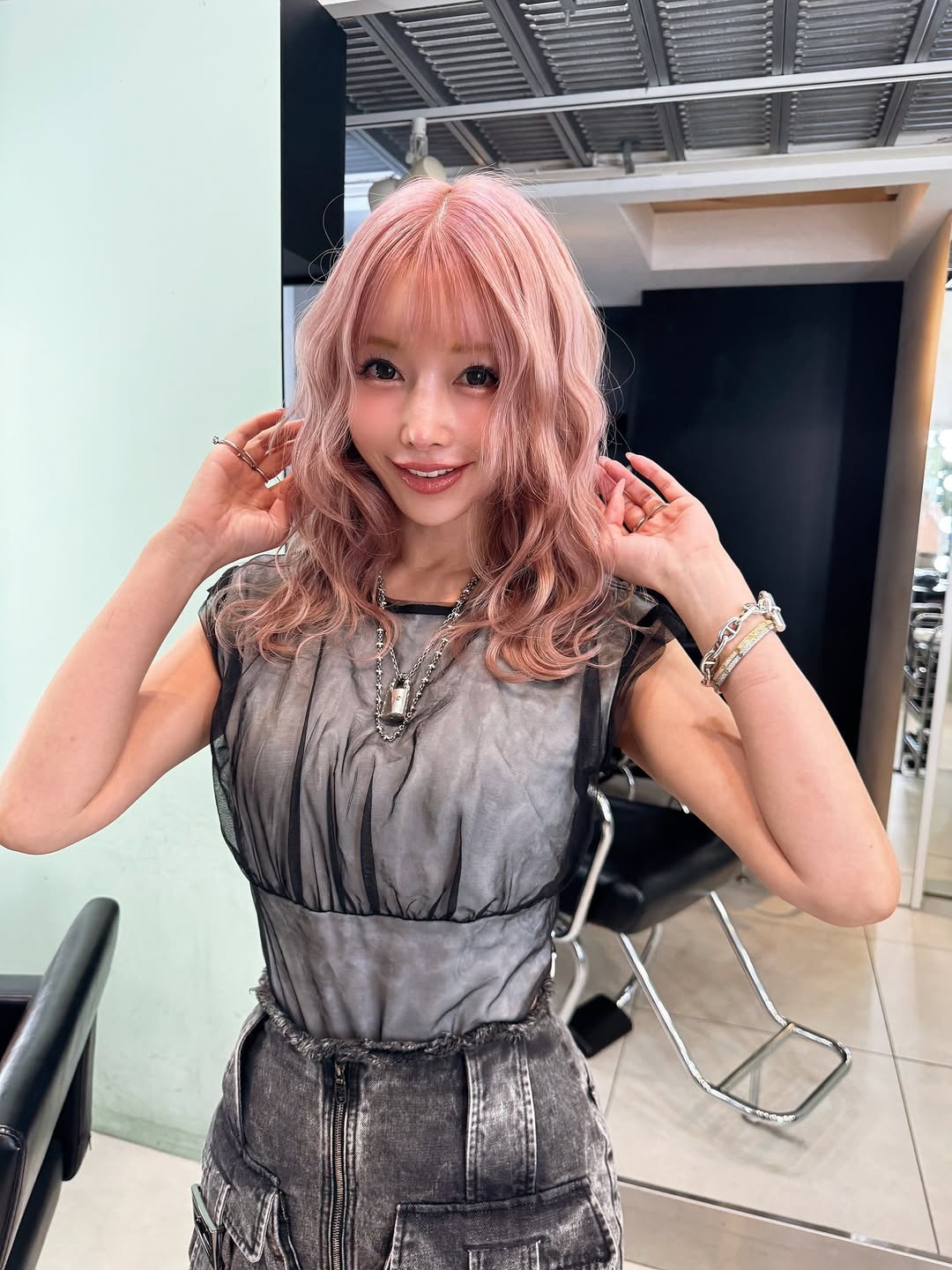 レイザーラモンHGの妻・住谷杏奈、新ヘア披露に絶賛の声「おしゃれで可愛い」「お人形さん」