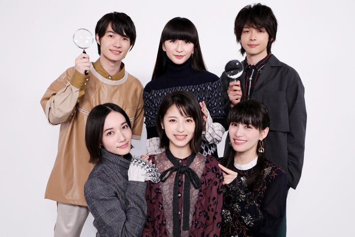 (後列左から)神木隆之介、かしゆか、中村倫也(前列左から)のっち、浜辺美波、あ~ちゃん(C)2019「屍人荘の殺人」製作委員会