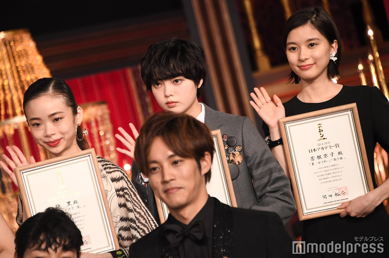 趣里、平手友梨奈、芳根京子「第42回日本アカデミー賞」授賞式より（C）モデルプレス