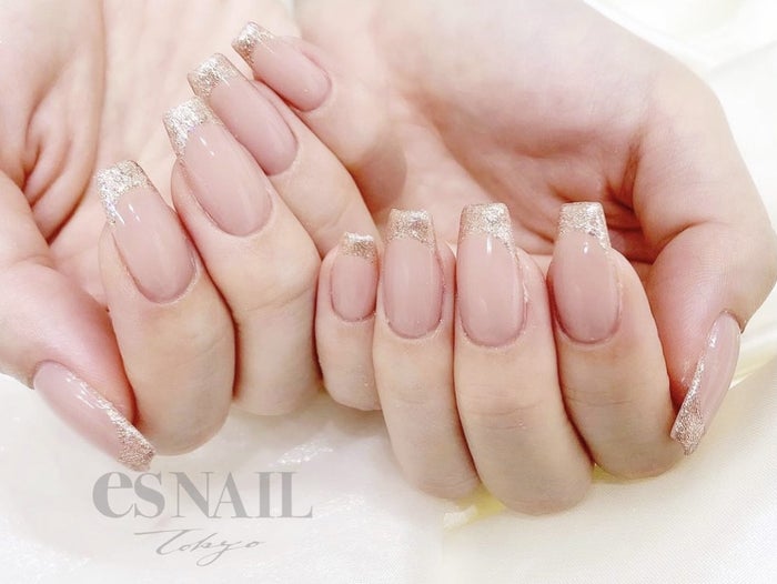 “グリッターフレンチネイル”特集 輝く手元にうっとり【プレゼント企画あり】(画像提供:esNAIL)