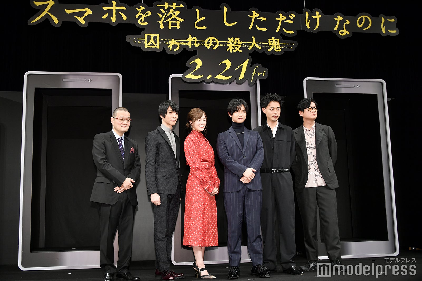 （左から）中田秀夫監督、鈴木拡樹、白石麻衣、千葉雄大、成田凌、井浦新（C）モデルプレス