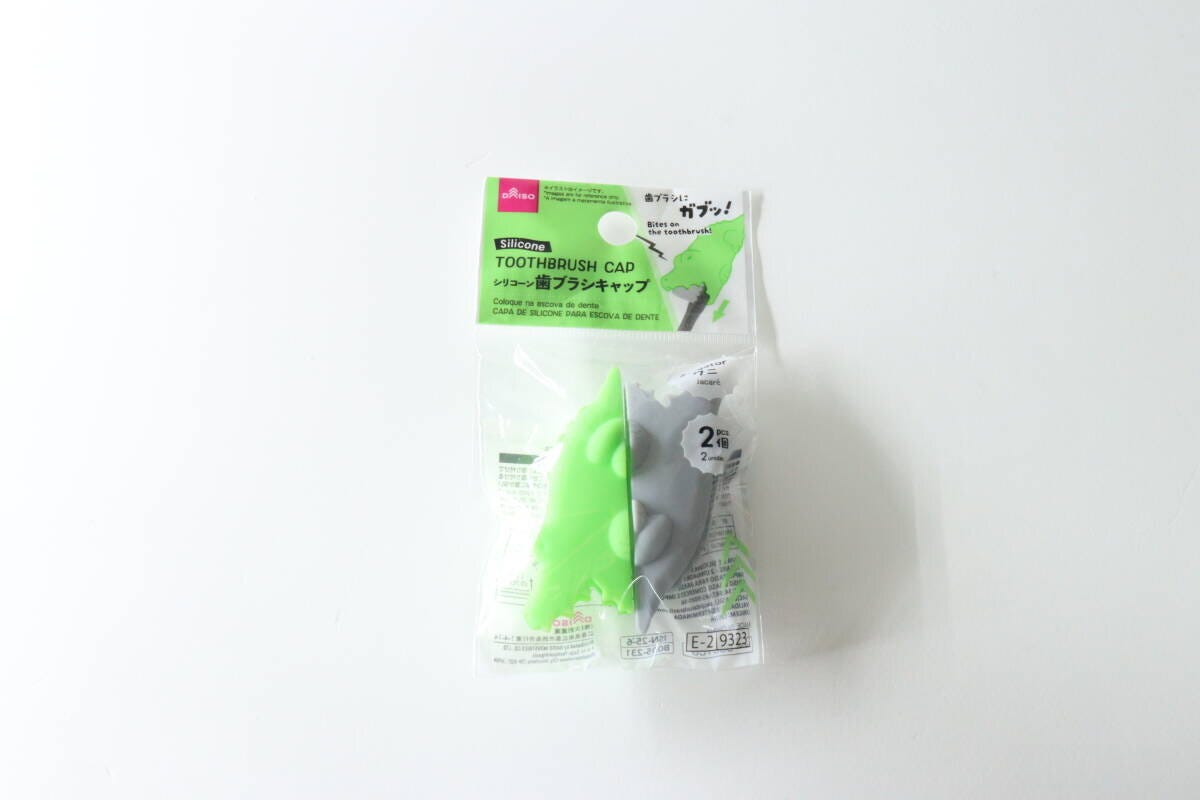 緑とグレーのワニ型歯ブラシキャップのパッケージ 緑とグレーのワニ型歯ブラシキャップのパッケージ