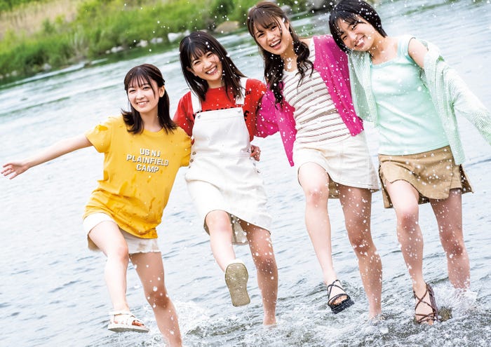 (左から)鈴原希実、藪島朱音、絵森彩、大熊和奏(C)栗山秀作/集英社