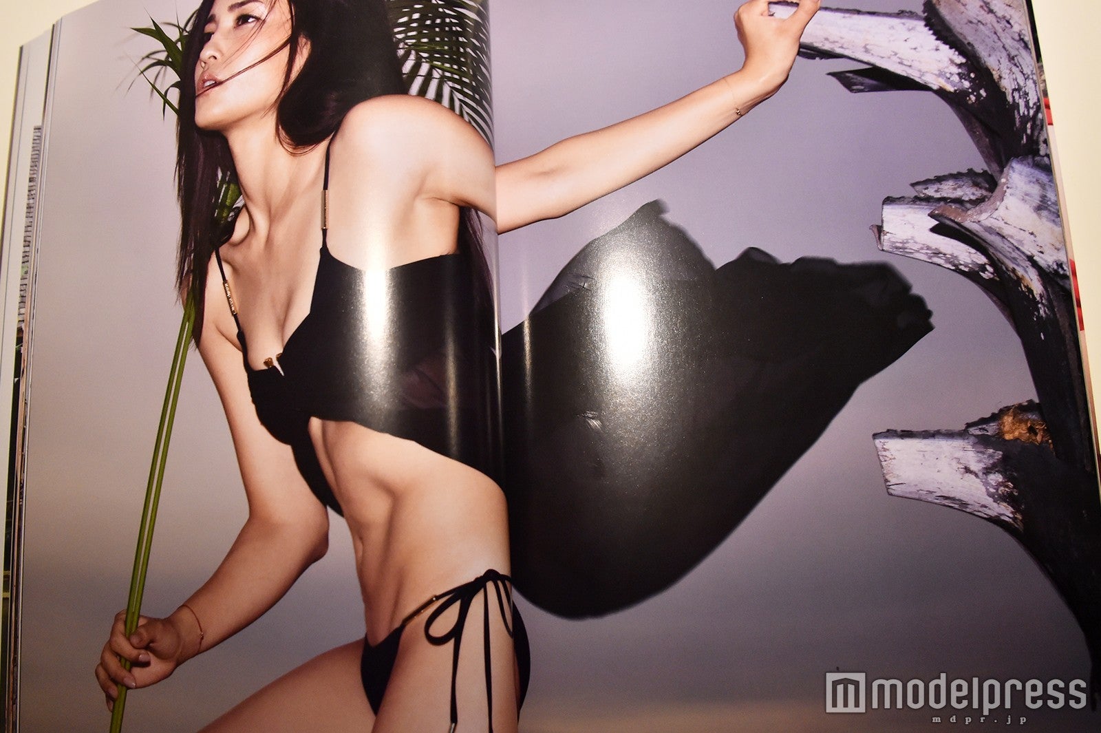 黒木メイサ写真集『INCARNATION』（東京ニュース通信社刊）より （C）モデルプレス