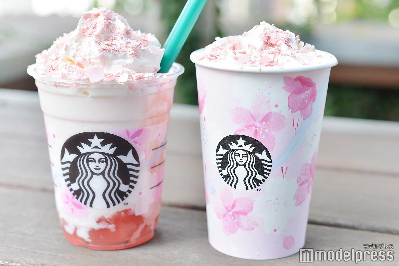 （左から）さくらフル フラペチーノ、さくらフル ミルク ラテ （C）モデルプレス