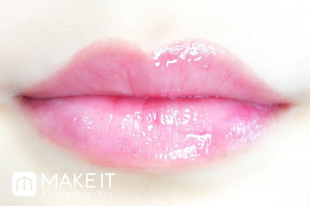 【エテュセ】「ジューシーリップジェル」“RD2”使用 (C)メイクイット