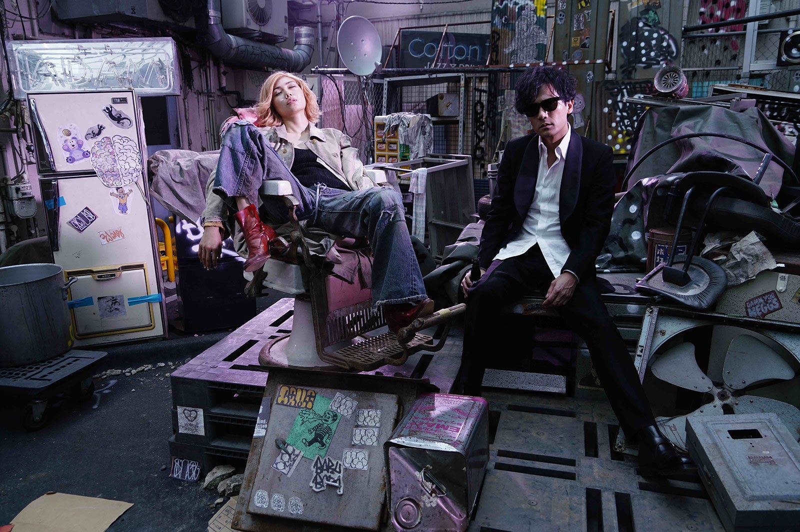 二階堂ふみ、稲垣吾郎（C）2019『ばるぼら』製作委員会