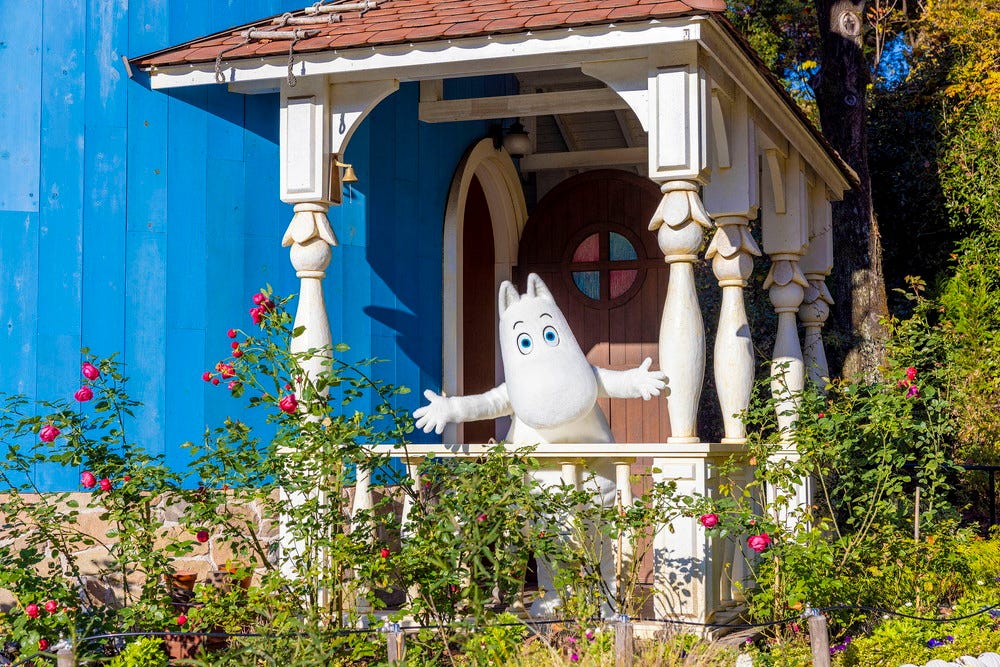 「ムーミンバレーパーク」リニューアルのポイントを紹介!本約400冊並ぶカフェやキッズスペース