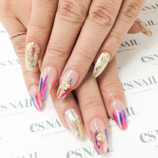 フレンチ仕様の塗りかけデザイン/画像提供:esNAIL