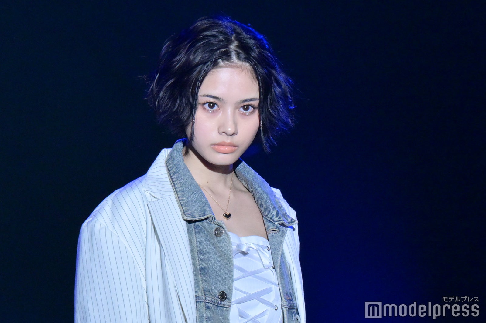 画像3/5) 安斉星来、美ウエストちら見せ 編み込みヘアで雰囲気