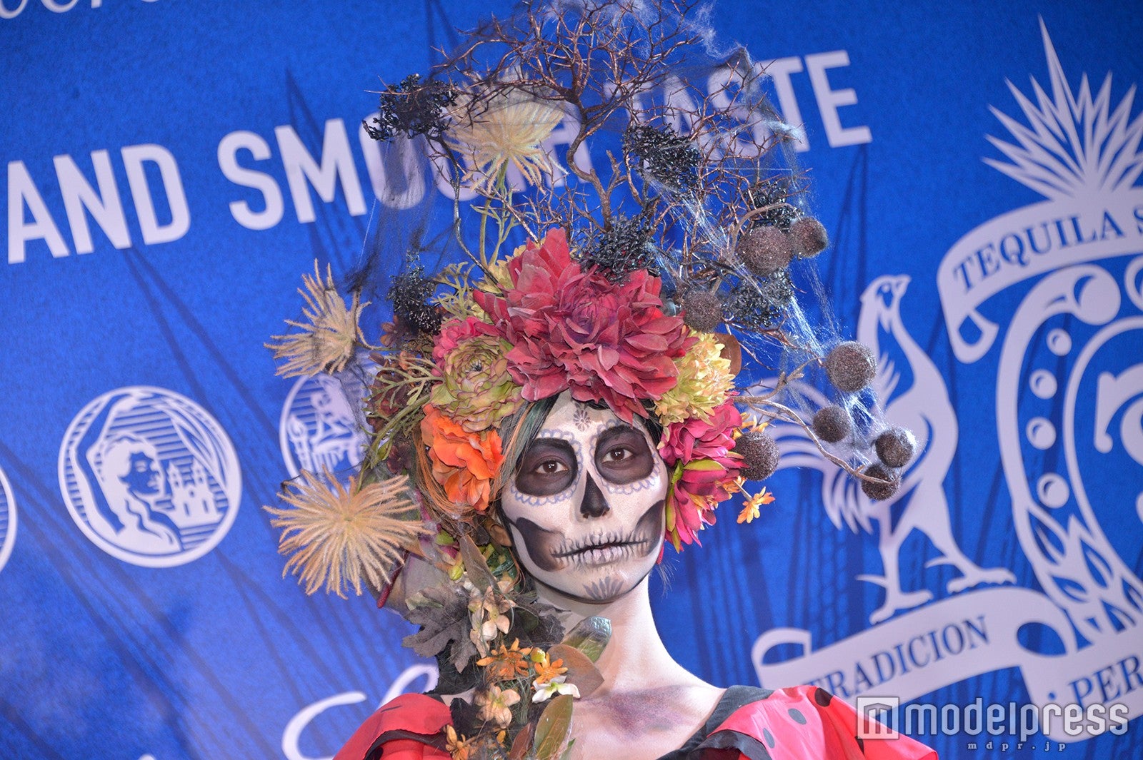 ゾンビ仮装の店員 （C）モデルプレス