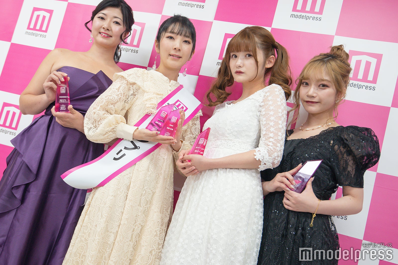 温泉モデルしずかちゃん、服部彩香さん、渡邉歩咲さん、RUIさん （C）モデルプレス