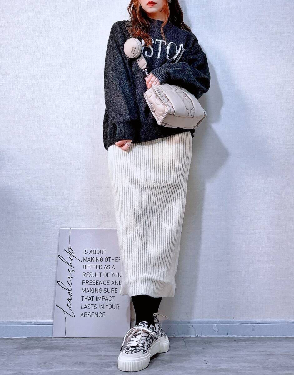 cocaラメニットセットアップ cocaラメニットIラインスカートとロゴニットコーデ